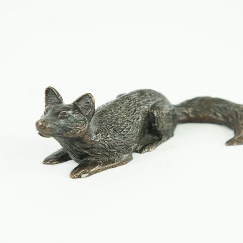Null 
让-麦亚尔（1901-1993）"狐狸在徘徊




动物青铜器




带有青铜色光泽的锡器主题




签名："Maillard



尺寸：3&hellip;
