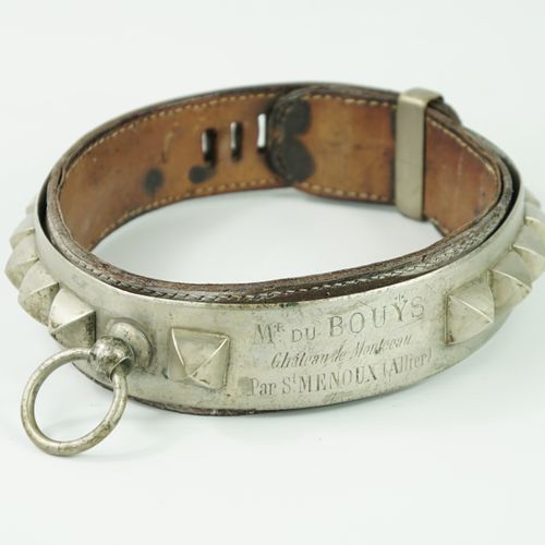 Null Dog collar, in leather and studded metal, with a plate of belonging : Mr du&hellip;