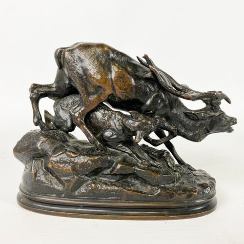 Null Hippolyte HEIZLER (1828-1971) "被狼攻击的雄鹿

带有棕色铜锈的青铜器

底座上有签名 "Heizler

尺寸：17x&hellip;