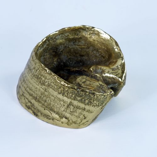Null Cendrier en forme de sabot de cheval

Bronze à patine dorée.

8,5 x 11 cm