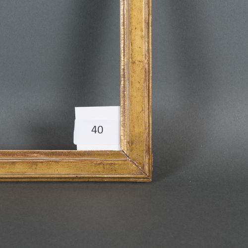 Baguette plate en bois mouluré et doré. Époque Louis XVI (petits éclats). 28,7 x&hellip;