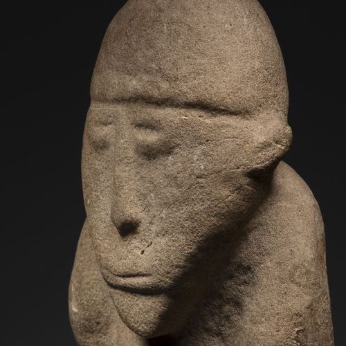 Null *Une très ancienne et rarissime statue en pierre anthropomorphe représentan&hellip;