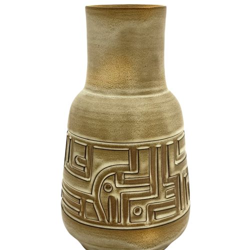 Null Marius BESSONE (1929)

Vase moderniste

Céramique émaillée et gravure

H. 2&hellip;