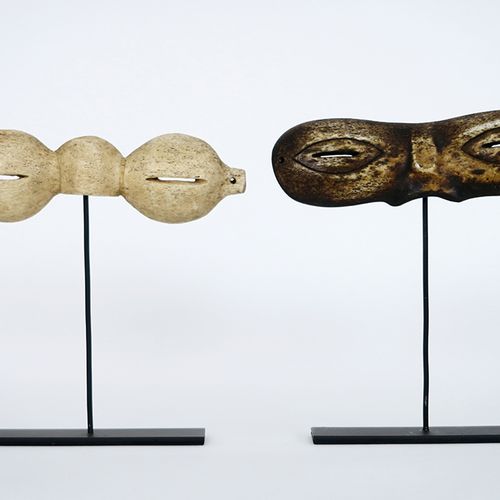 两只爱斯基摩人的 "Ikaak "雪镜，带着鲸鱼骨，尺寸为14.5和15厘米。
