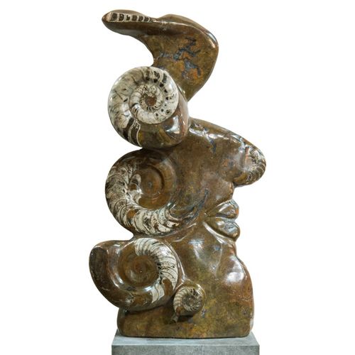 Null MAES JORIS (° 1952) sculpture en pierre fossile intitulée "Grimas" - hauteu&hellip;