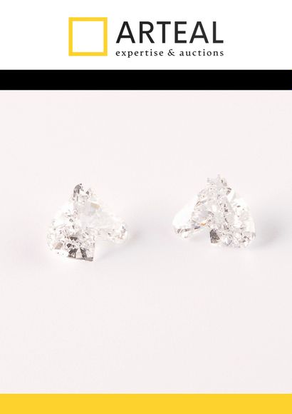 Online sale : Diamonds, Precious and semi-precious stones on paper, pearls and unmounted hard stones