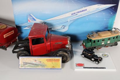 SALE COLLECTION: MODEL MAKING - MINIATURE CARS - TRAINS