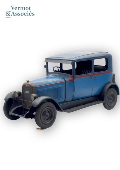 ANTIQUE TOYS, DINKY TOYS AND CAR MINIATURES