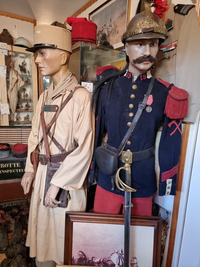 Complete collection devoted to the French army 1860-1960, assembled over 50 years, including headgear, uniforms, equipment and miscellaneous.