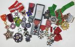 Militaria : Ordres et Médailles – Décorations - Livres – Affiches – Photos Cuivrerie – Petits équipements