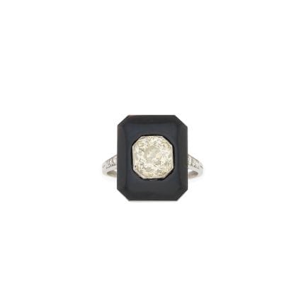 Work from the 1920s–1930s
An 850‰ platinum ring fe