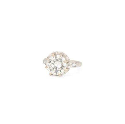 *Solitaire ring in 750‰ white gold and 850‰ platin