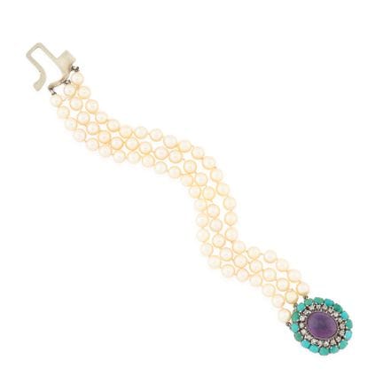 Piece from the 1960s–1970s
Bracelet composed of th
