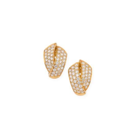 GAY FRERES
Pair of “Crossed Ribbons” earrings in 7