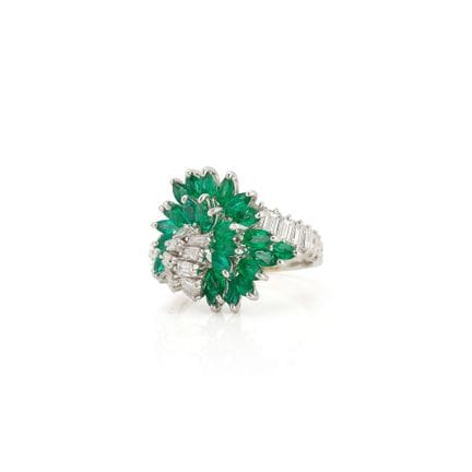 BULGARI   
A sinuous ring in 850‰ platinum adorned