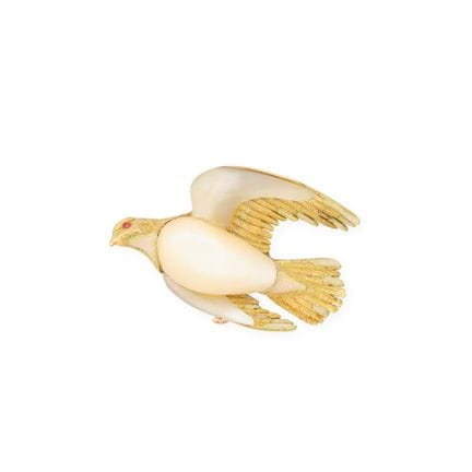 MELLERIO, 1960s–1970s
“Flying Dove” lapel pin in 7