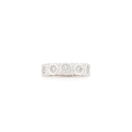 *MARINA B
750‰ white gold river-style ring adorned