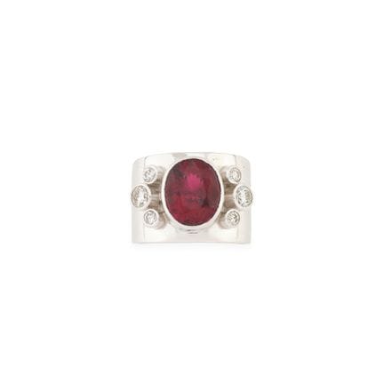 Contemporary Jewelry
A striking 750‰ white gold ba