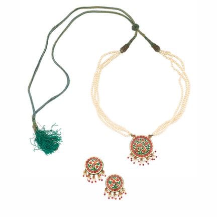 Indian Craft 
A set consisting of a trimmings neck