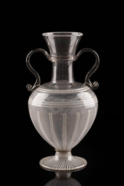 Vase en verre
Venise, milieu du XVIe siècle


Un v