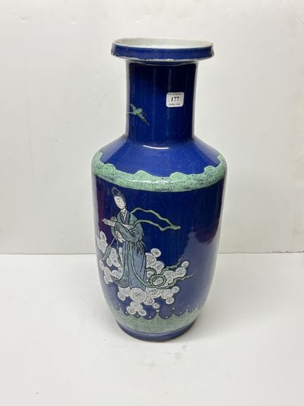China, 20. Jahrhundert
Porzellanvase im „Maillet“-