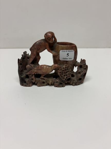 China. Wasserbecher aus Larre-Stein mit der Darste