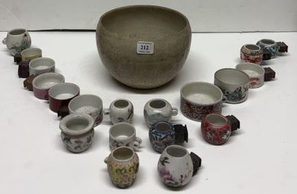 China, 19. und 20. Jahrhundert
Set aus kleinen Vog