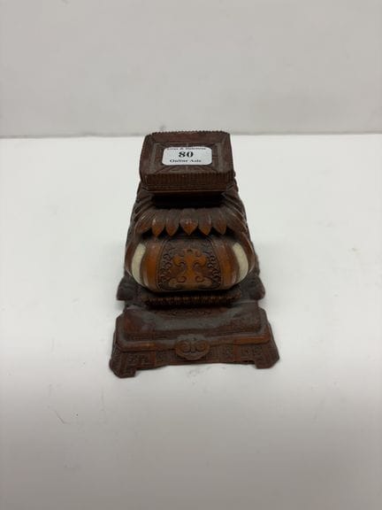 Japan, um 1920
Mehrstufiger, geschnitzter Holzsock