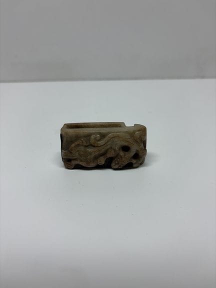 China, XX. Jahrhundert
Gürtelschnalle aus Jade mit