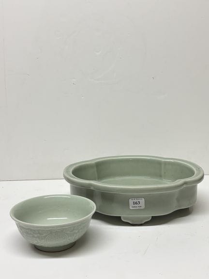 China, 20. Jahrhundert: Set aus zwei glasierten Se