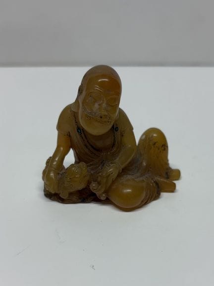 China, 20. Jahrhundert
Figur aus gelbem Speckstein