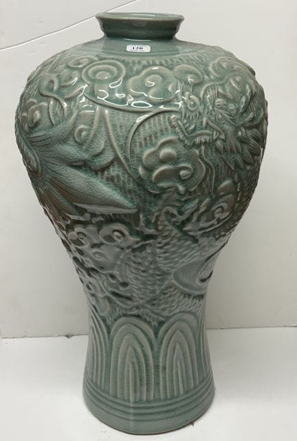 China, 20.
Große Meiping-Vase aus gegossenem Porze