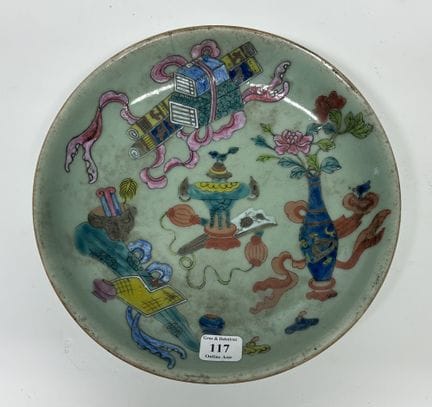 China, um 1900
Porzellanteller mit vielfarbigem, g