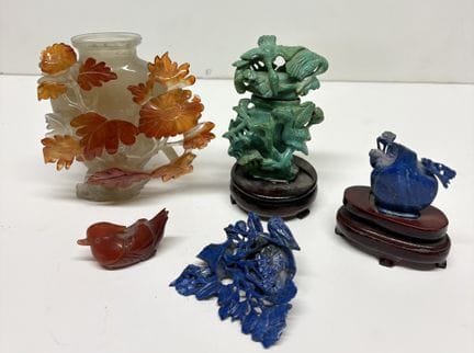 China, 20. Jahrhundert
Set aus Achat, Lapislazuli 