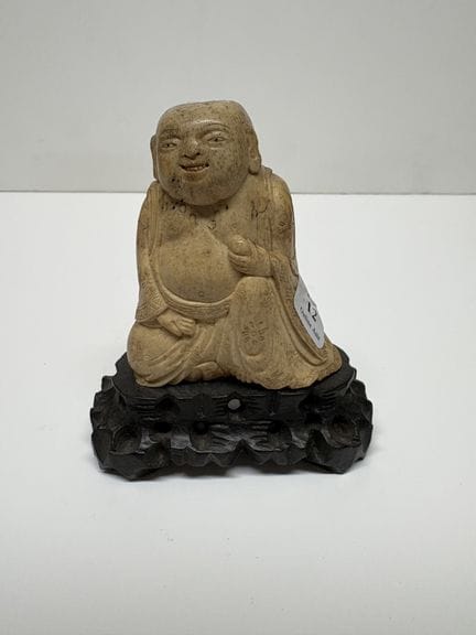 CHINA. Kleine Knochenskulptur, die Hotei darstellt