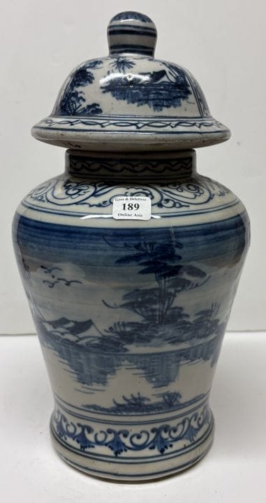 Europäische Arbeit im asiatischen Stil. 
Balusterf