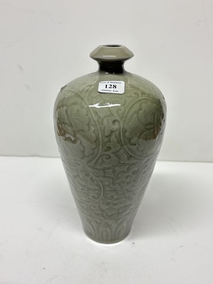 SÜDLICHES CHINA. Meipingförmige Vase aus seladonfa