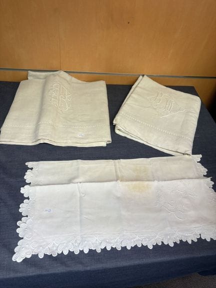 Set of two embroidered linen sheets with openwork;