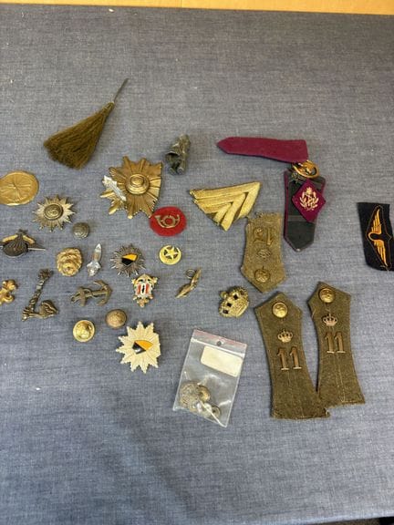 Pequeño lote de artículos militares diversos