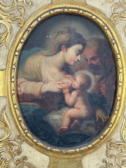 意大利画派，玛利亚、约瑟夫与圣婴耶稣，未署名的布面油画，奖章形画幅。 表面有开裂、轻微起皮现象……
