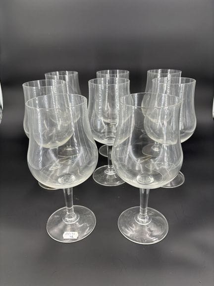 Set aus acht Burgunder-Gläsern aus Kristall