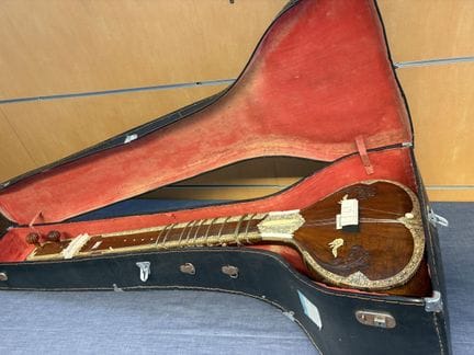 Indische Sitar „Surbahar“ aus geschnitztem Holz un