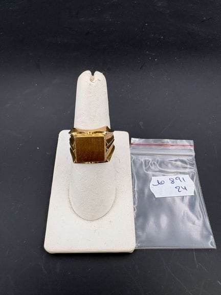 Siegelring, aus Gelbgold, ohne Gravur, 8,6 g – TDD
