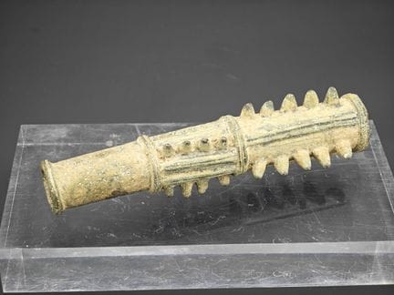 Testa di mazza d'armi in bronzo, di forma tubolare