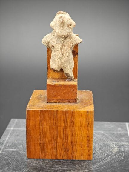 Statuette stylisée en terre cuite, 
probablement â