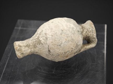 Pequeña lámpara de aceite de terracota. 
Depósito 