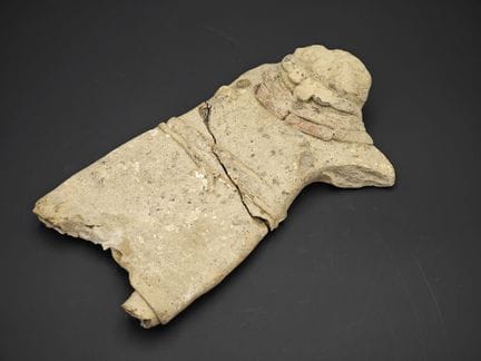 Fragment de figure anthropomorphe de style égyptis
