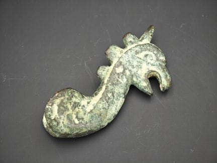 Tête de phoenix Élément zoomorphe en bronze, figur
