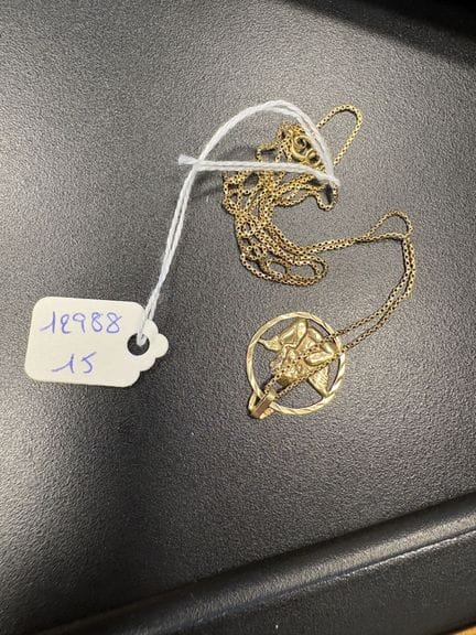 Cadena y colgante, de oro amarillo, 4 g