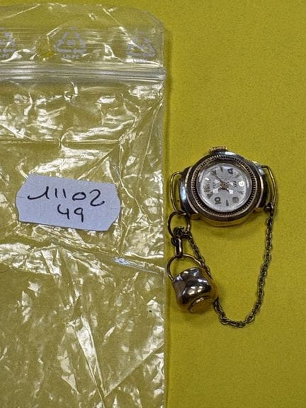 A small ladies' watch, made of yellow gold, no str